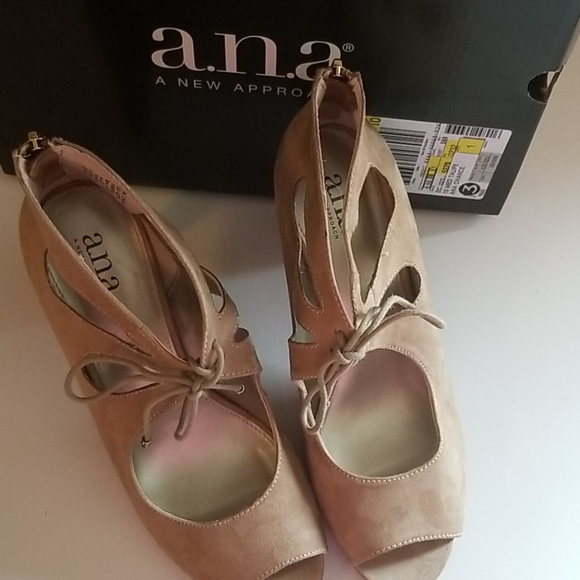 Shoes - Picture 6 of 6